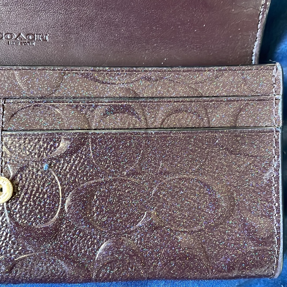 Coach wallet with charms NWT Never used - Picture 8 of 13